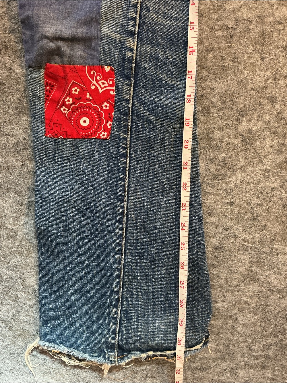 VINTAGE INSANE 1970s Levi’s Women’s Blue Patchwork Handmade Bell Bottoms - Picture 3 of 9